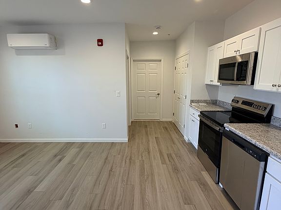 4th image of 337 Main St #1
