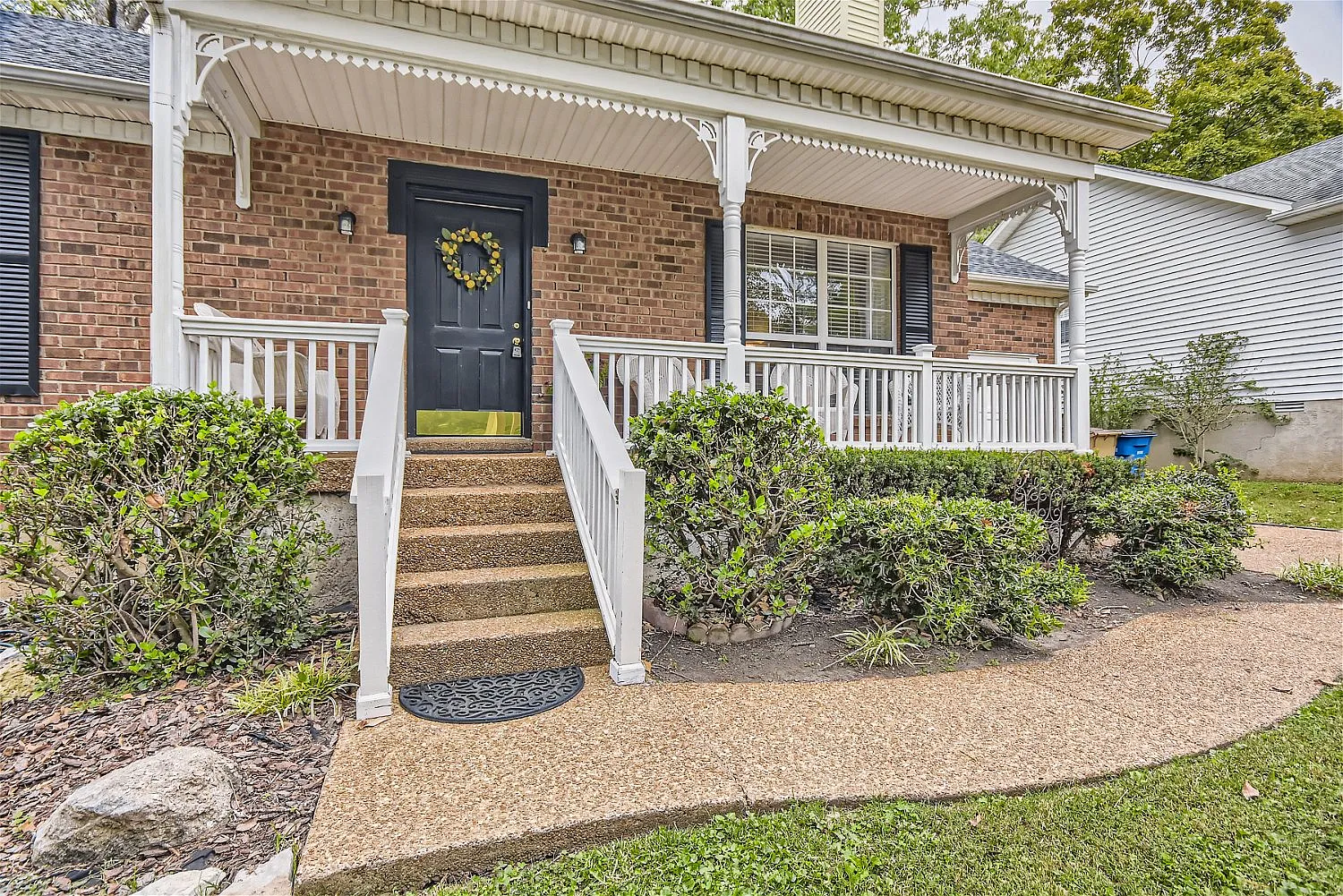 117 Southampton Ct — Photo 2