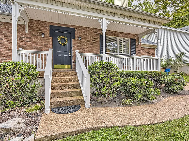 117 Southampton Ct — Photo 20