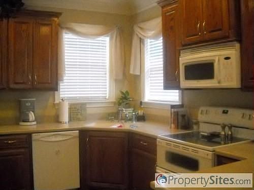 3rd image of 305 Victoria Ct