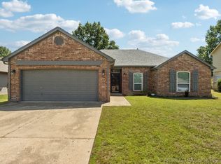 5105 Greenan Dr, Sand Springs, OK 74063