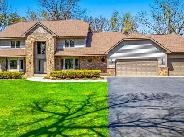 356 Audubon Ln, Hudson, WI 54016
