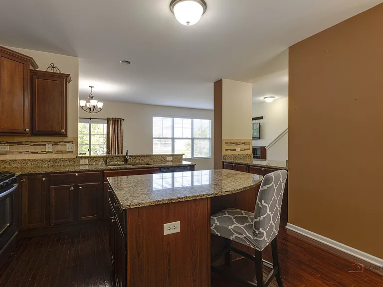 533 Plaza Pl #533 — Photo 17