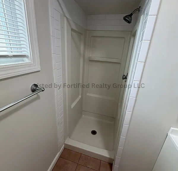 552 Maple St #1R — Photo 11