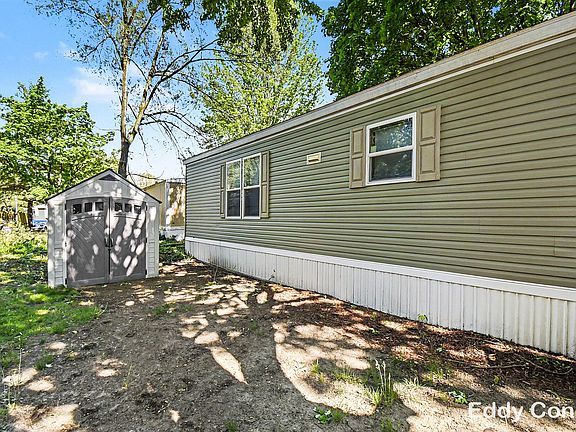 2nd image of 4872 Pamela Ave SE