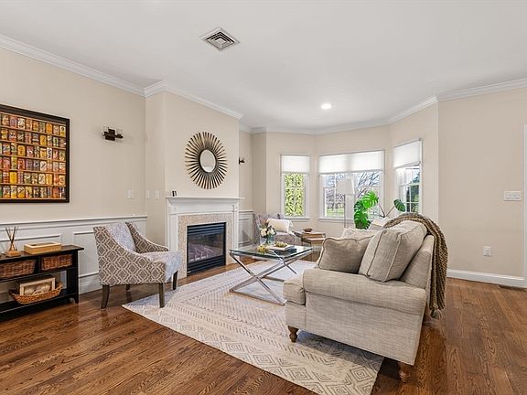 4th image of 73 Oak Ave #1