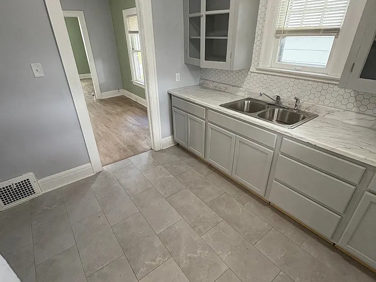 121 Jones St — Photo 15