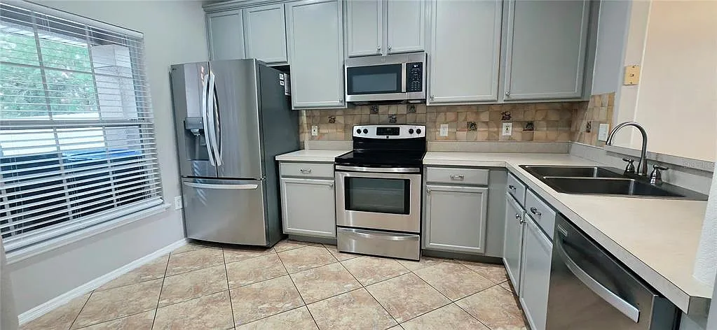 3 bed, 2.5 bath, 1657 sqft, $2,750 — Photo 2