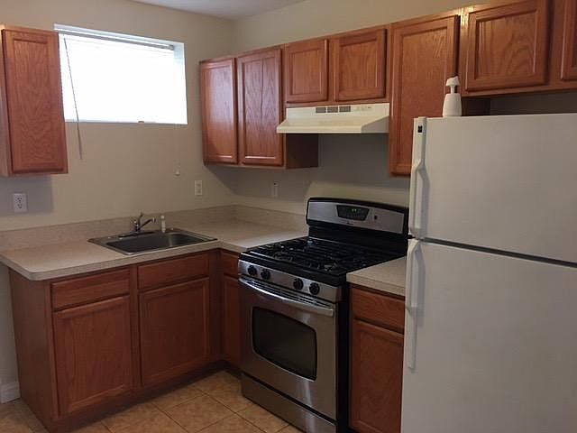 1st image of 329 Brehaut Ave #1