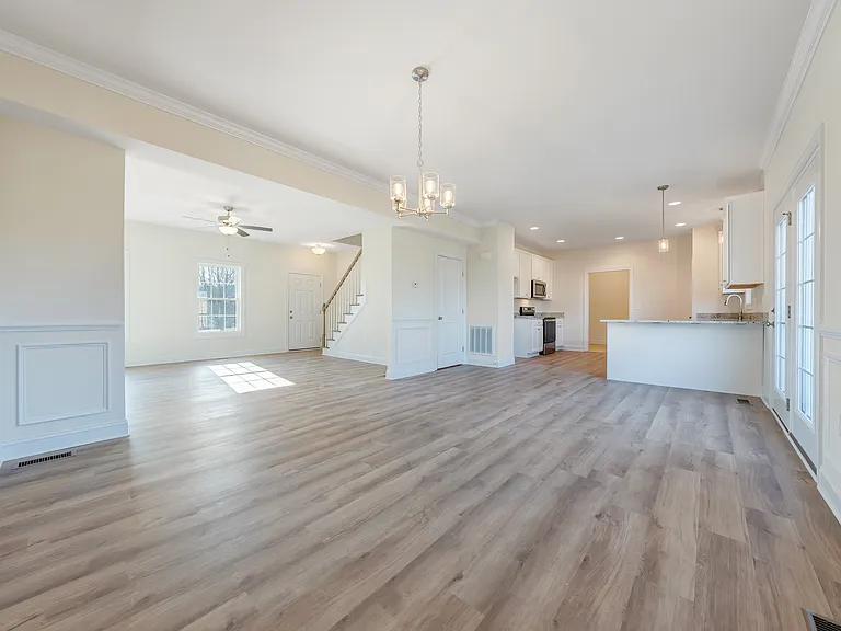 117 Parker Ln — Photo 3