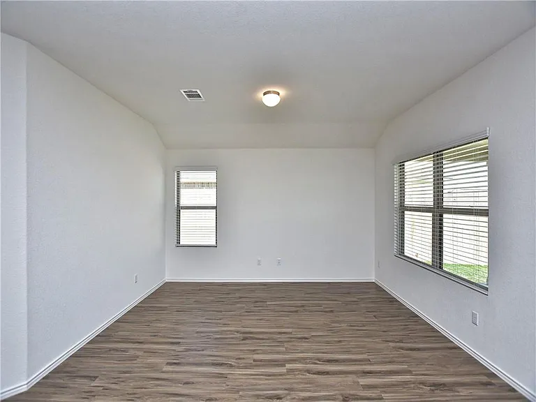 21413 Wilmiller Ln — Photo 5