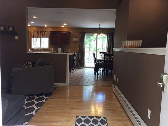5th image of 126 Dyer St