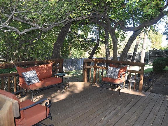 2nd image of 3704 Woodcrest Dr