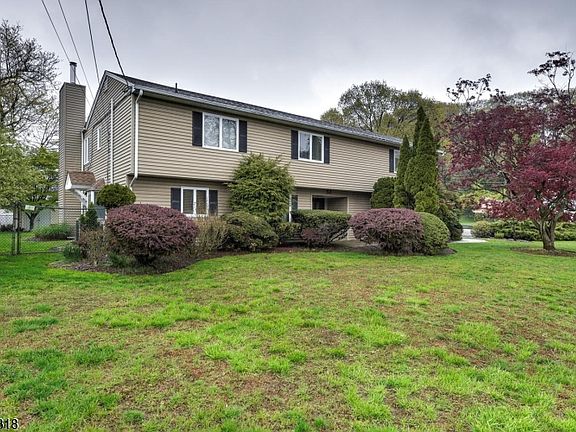 3rd image of 52 Ashburn Rd