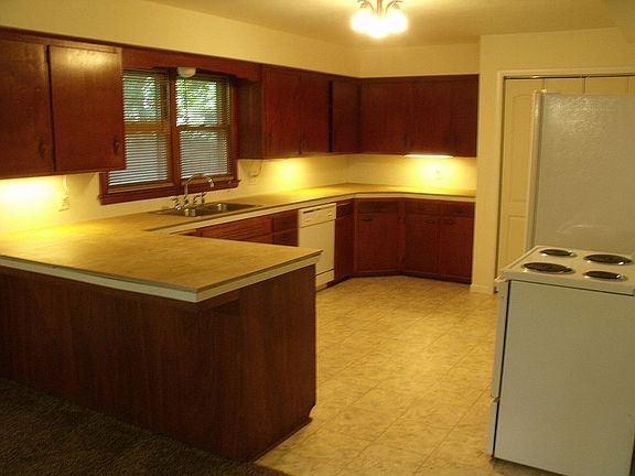 3rd image of 2958 E Eastmoor Dr