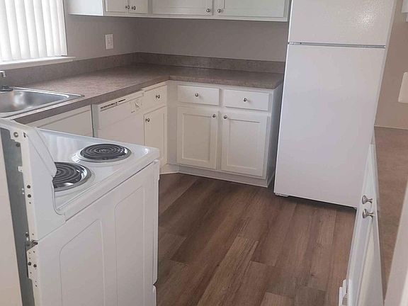 4th image of 925 Broadacre Ave