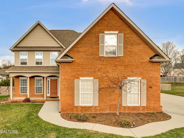 862 Silver Leaf Dr, Lenoir City, TN 37772