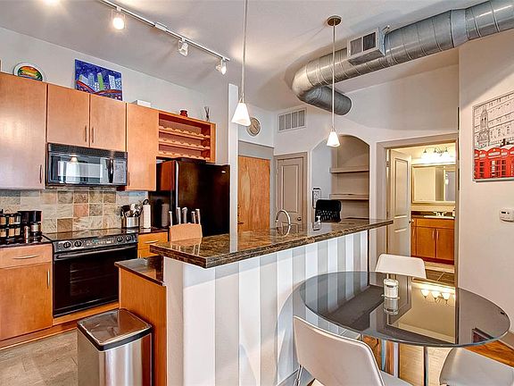 3rd image of 1901 Post Oak Blvd APT 2302