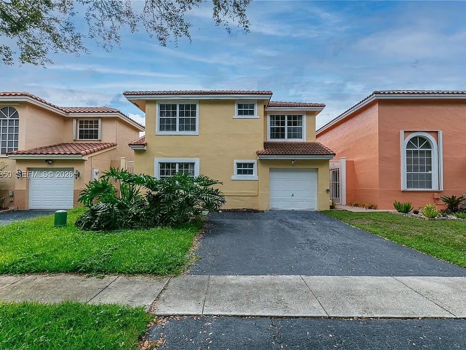2592 W Saratoga Dr