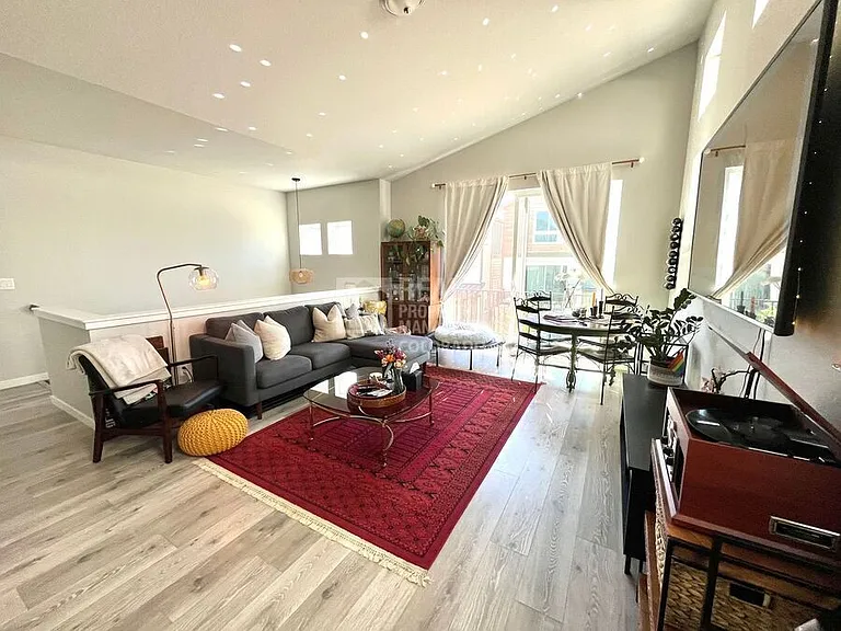 7333 Rosa Belle Hts — Photo 3