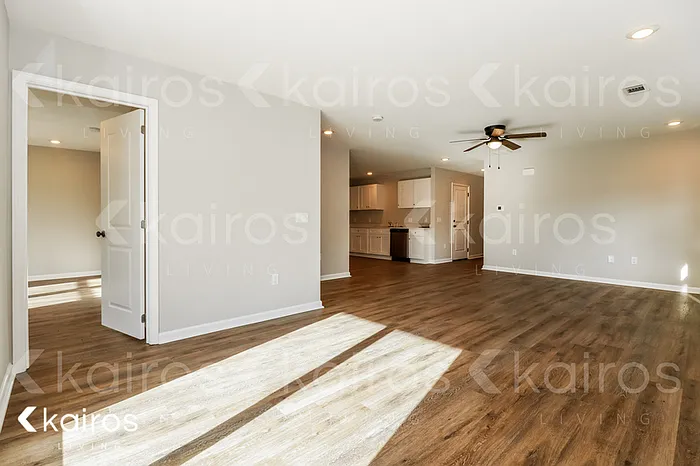 2 bed, 2.0 bath, 1207 sqft, $1,545 — Photo 2