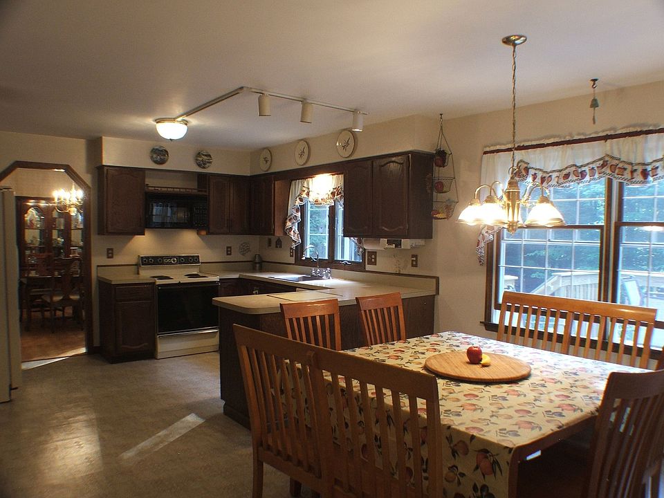 Large Open Eat In Kitchen
