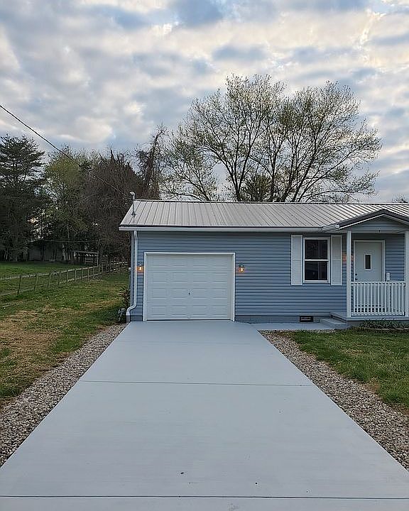 1st image of 123 Pine Dr