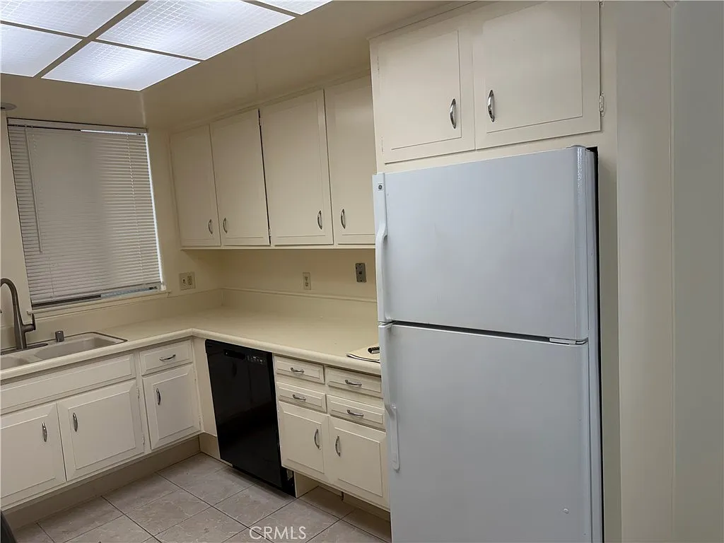 2 bed, 1040 sqft, $2,650 — Photo 4