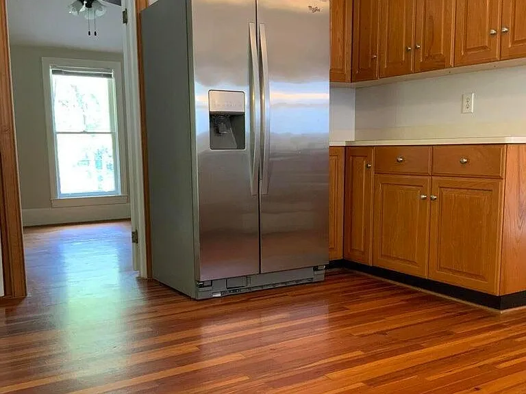 220 E Vermont Ave — Photo 6