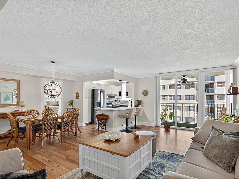 1237 Hillsboro Mile #407 — Photo 30