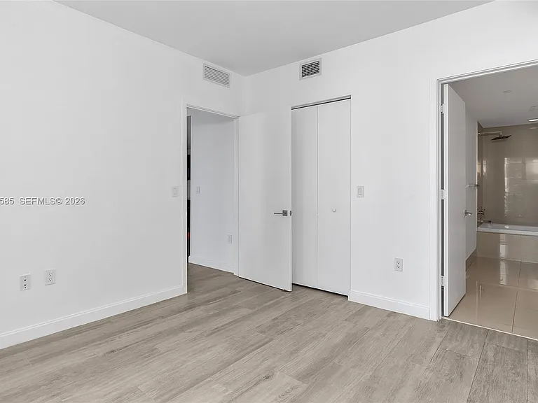 45 SW 9th St #3502 — Photo 19