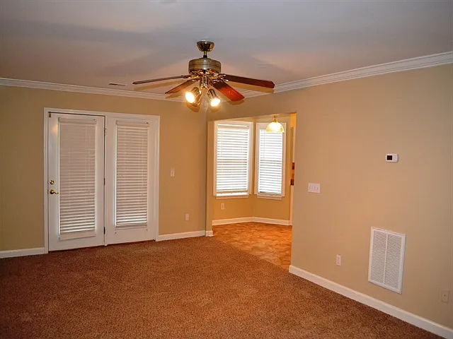 101 Bonnie Woods Dr — Photo 4
