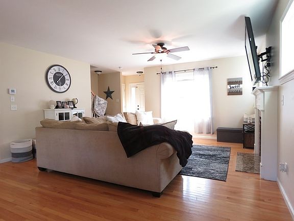 5th image of 52 Surrey Ln #52