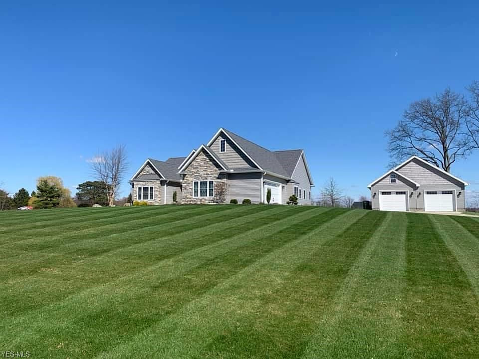 1st image of 160 Woodsend Dr