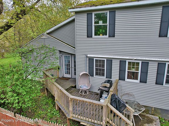 4th image of 128 Franklin Ave