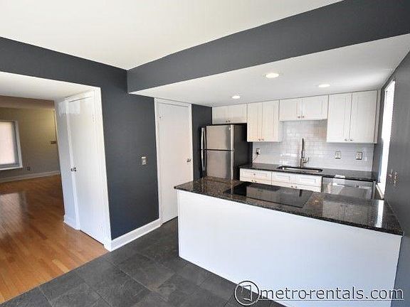 5th image of 4831 Moreland Dr W #4831