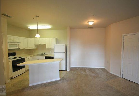 5th image of 1429 Villa Capri Cir APT 207