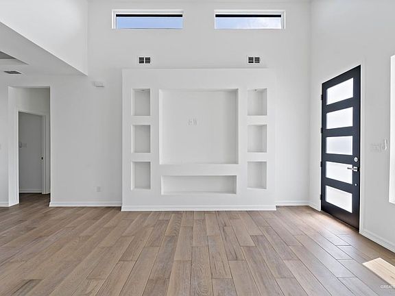 5th image of 604 Tower Oak Dr