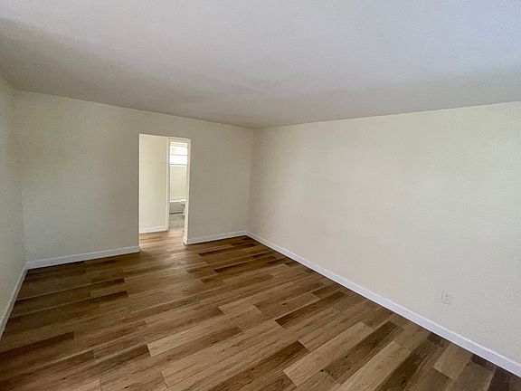 4th image of 300 Gunn Ave #5