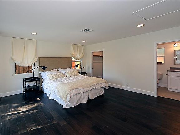4th image of 5929 Yarmouth Ave