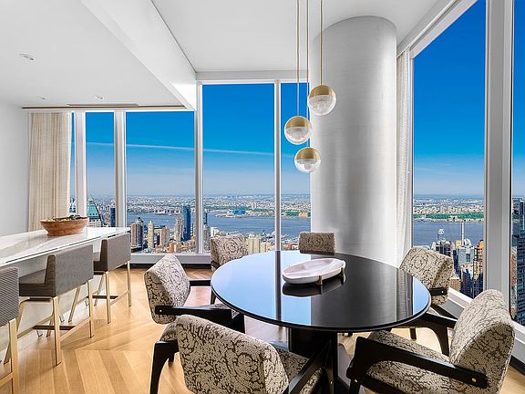 3rd image of 217 W 57th St #81W