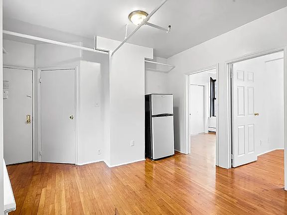 5th image of 375 Pleasant Ave APT 3A