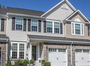 31 Hawkswell Cir, Oreland, PA 19075