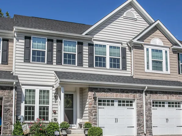 31 Hawkswell Cir, Oreland, PA 19075