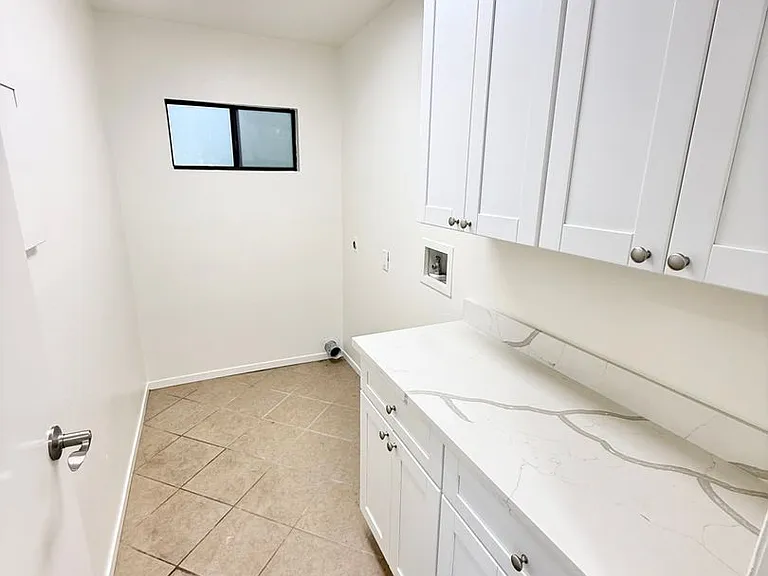385 Loma — Photo 15