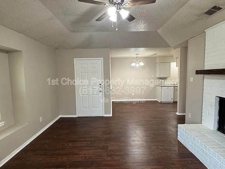 7704 Jennifer Ln — Photo 5