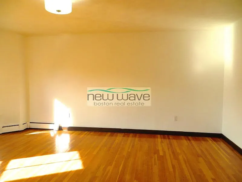 2 bed, 999 sqft, $3,800 — Photo 3