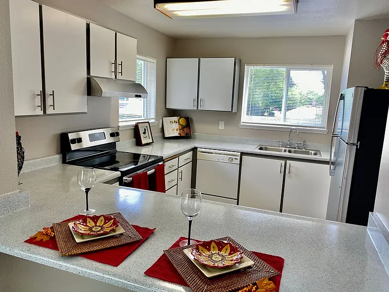 Lexington Apartments — Photo 1
