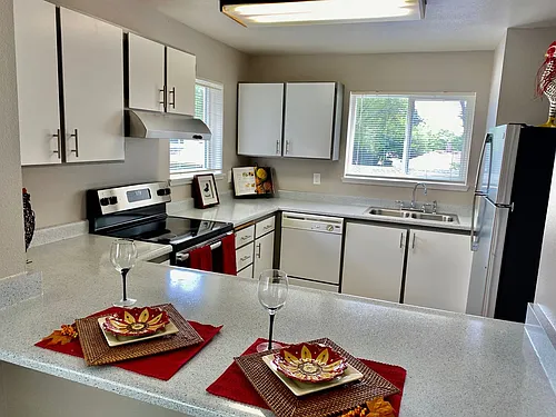 Lexington Apartments Photo 1