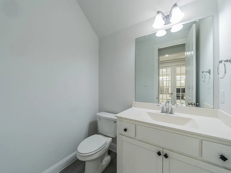 921 Bayberry Dr — Photo 31